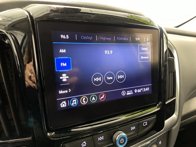 Used 2021 Iridescent Pearl Tricoat Chevrolet Premier image 13