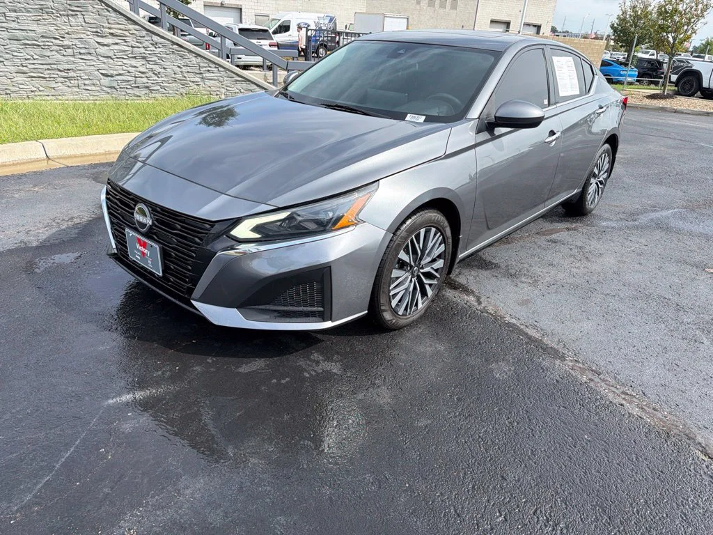 Used 2023 Gray Nissan 2.5 SV image 3