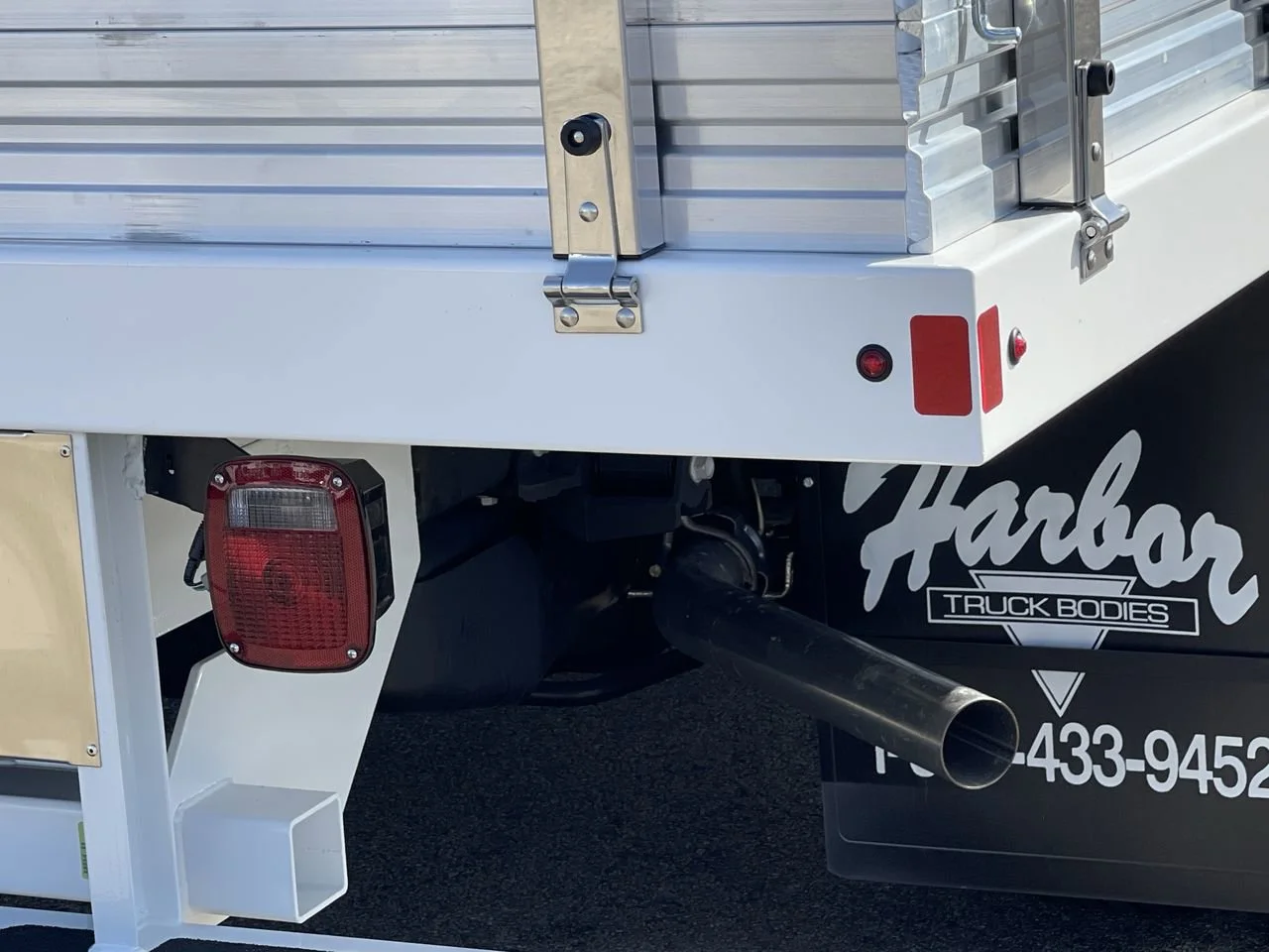 New 2025 Oxford White Ford XL image 9