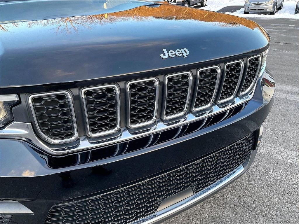 Used 2023 Black Jeep Laredo image 29