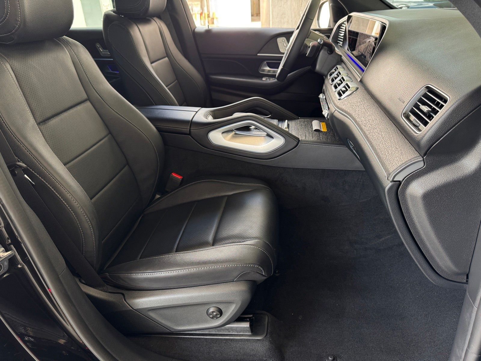 New 2026 Obsidian Black Metallic Mercedes-Benz GLE 350 image 16