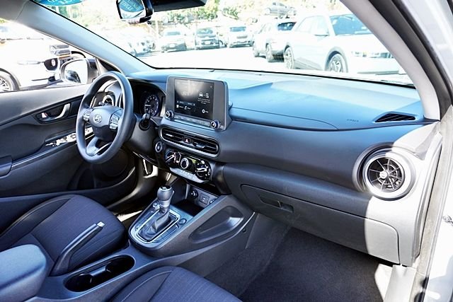 Used 2023 Silver Hyundai SEL image 9