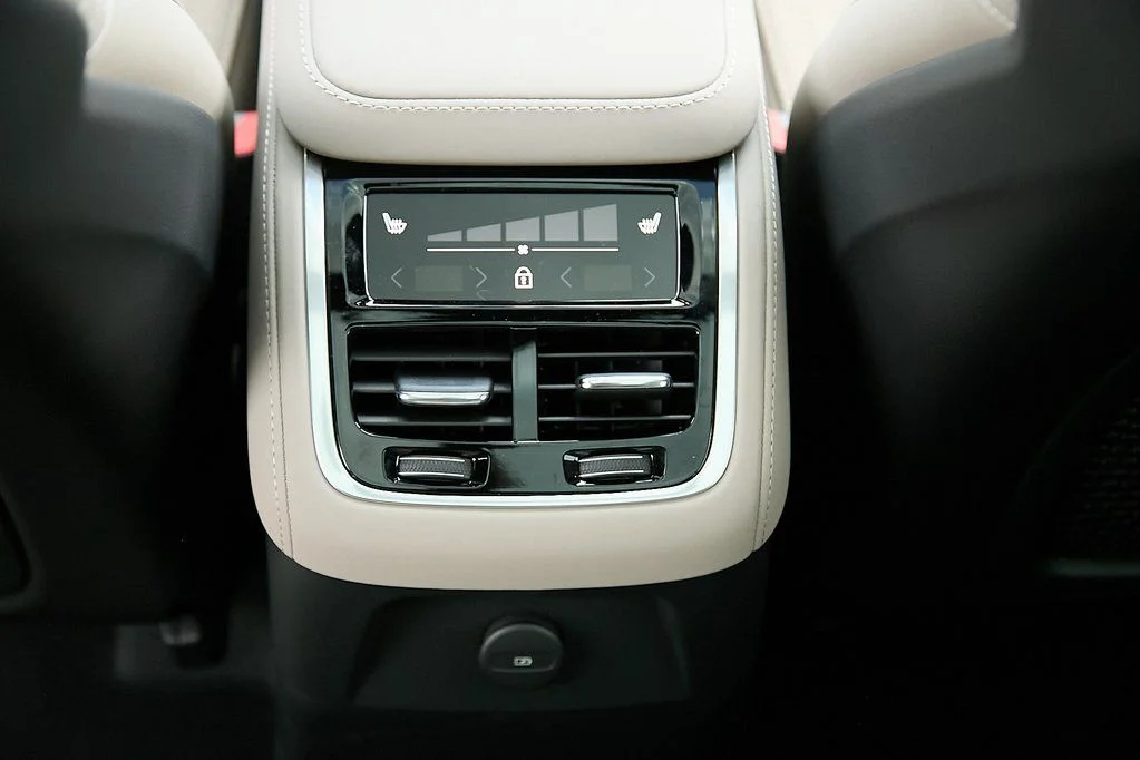 2026 Volvo XC90 Plus - Photo 23