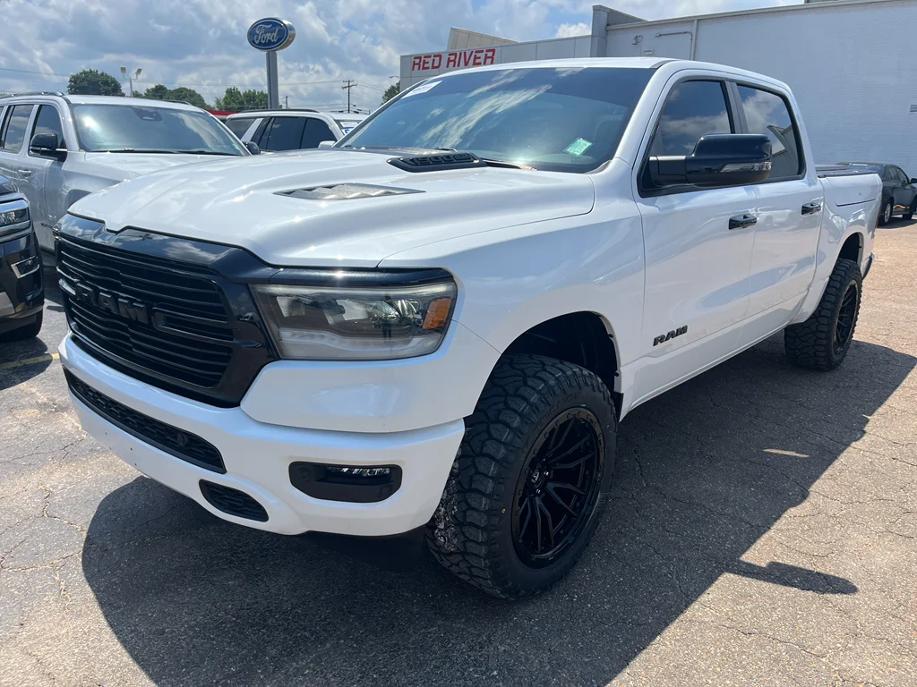 2024 RAM 1500 Laramie 4x4 Crew Cab 5'7's photo
