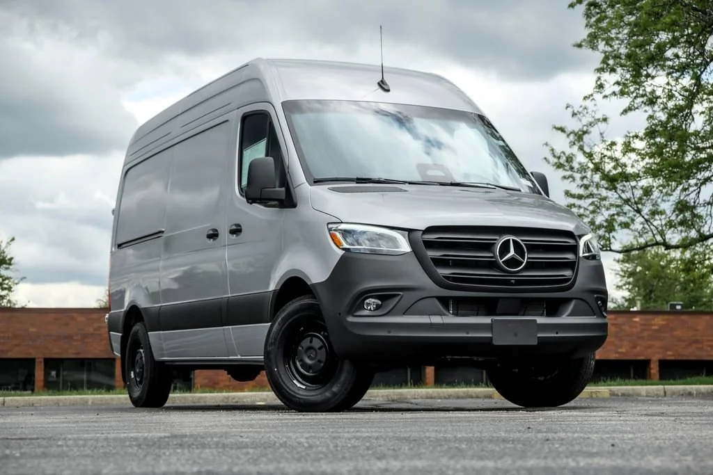 New 2026 high-tech silver metallic Mercedes-Benz Cargo 144 WB image 31