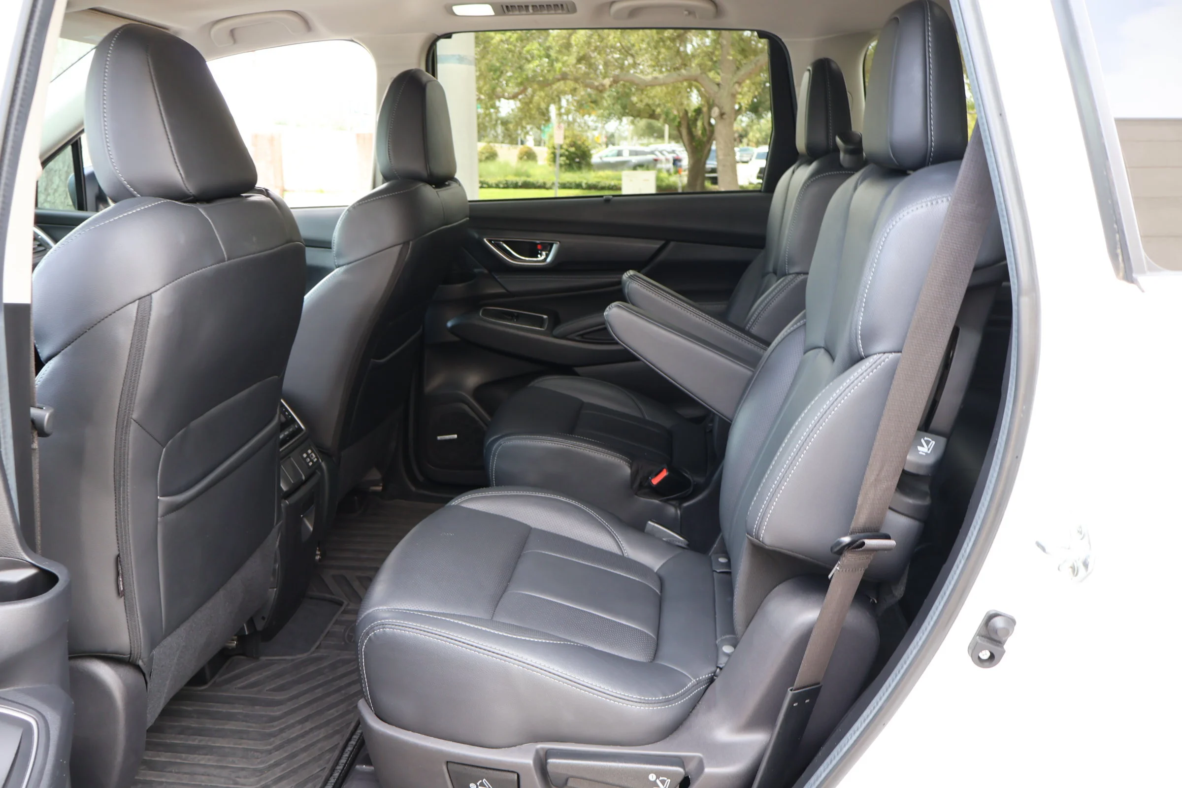 Used 2024 Crystal White Pearl Subaru Limited image 17