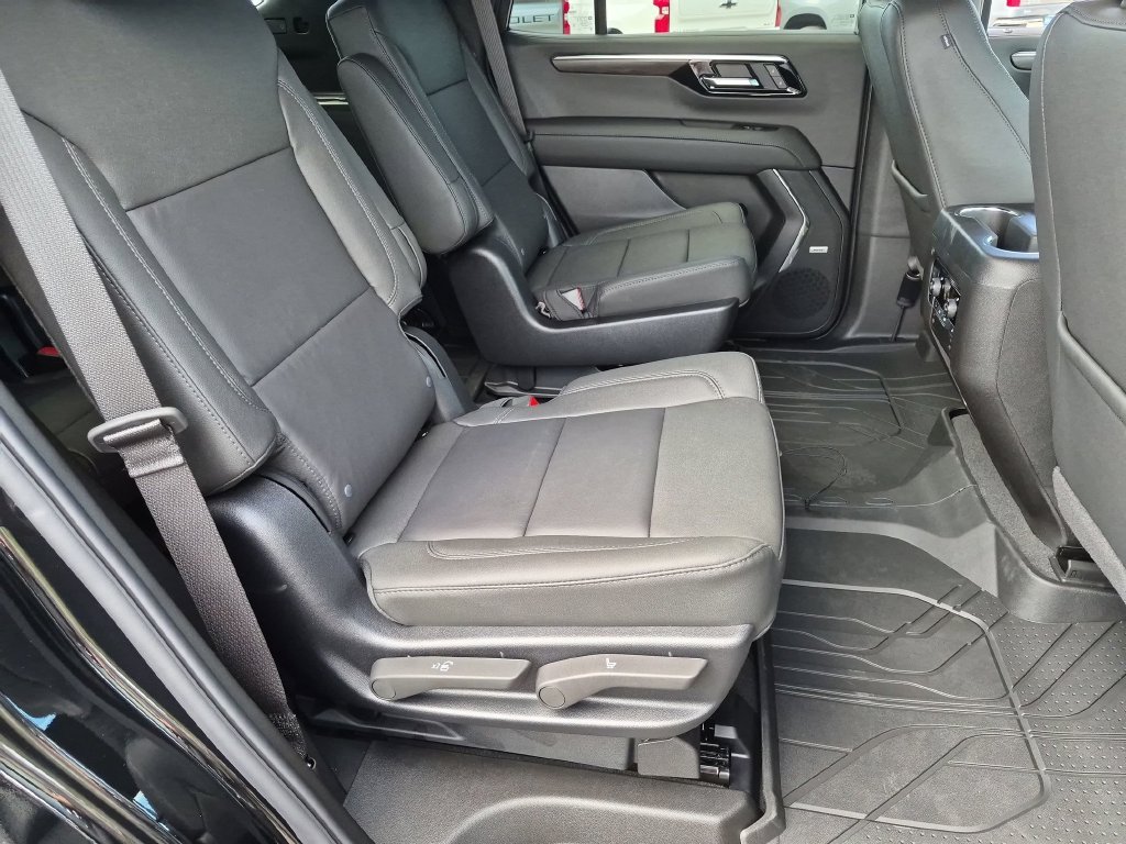 2027 Chevrolet Tahoe Z71 - Photo 32