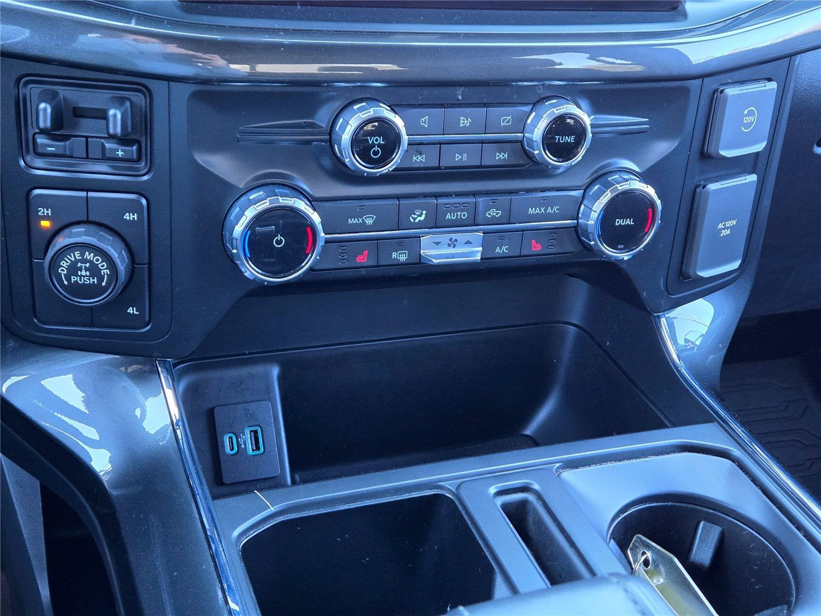 Used 2022 Gray Ford XLT image 28