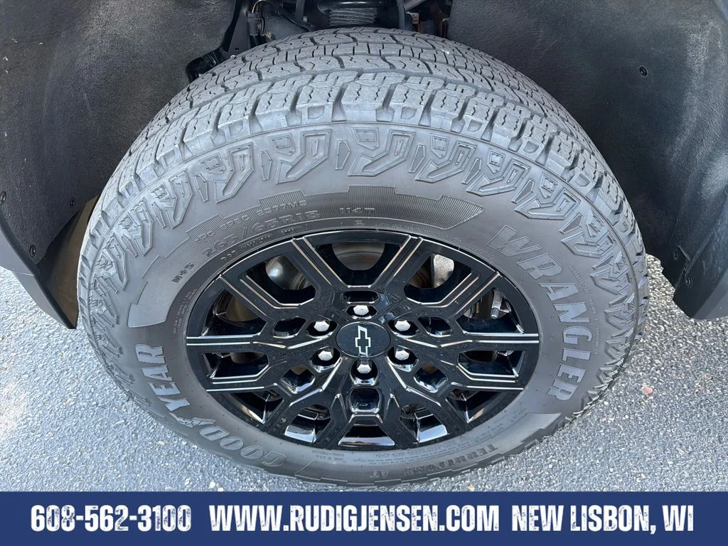Used 2024 White Chevrolet Trail Boss image 26