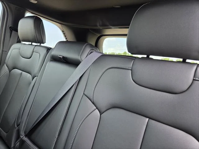 New 2026 Baltic Gray Metallic Clear-Coat Exterior Paint Jeep Limited image 24