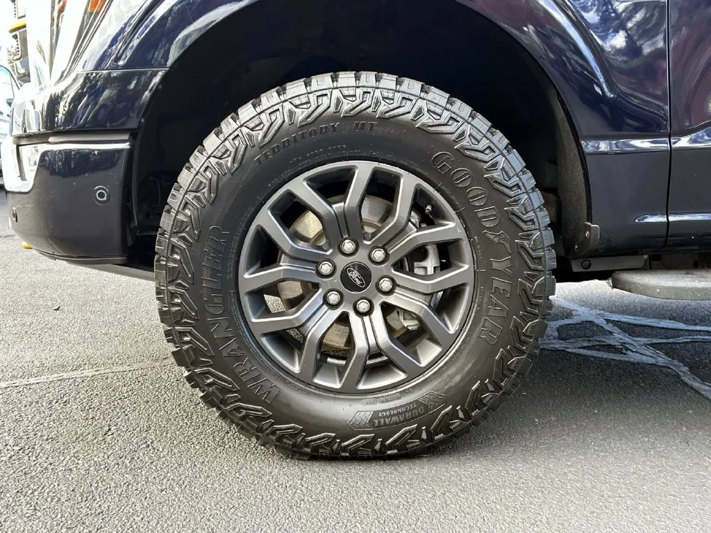 Used 2022 Blue Metallic Ford Tremor image 9