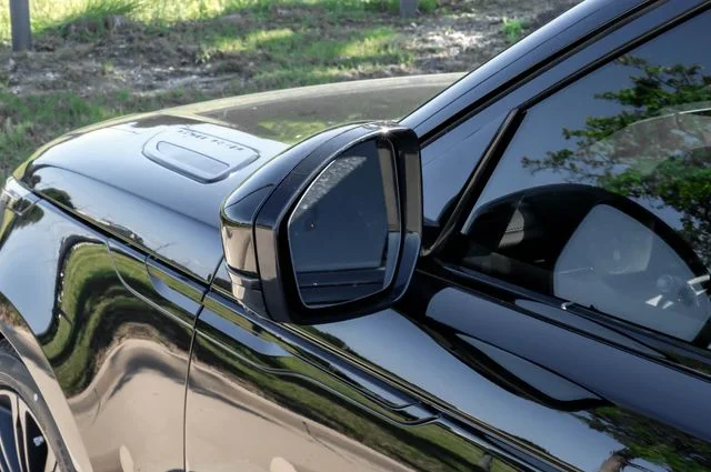 New 2026 Santorini Black Metallic Land Rover Autobiography image 46