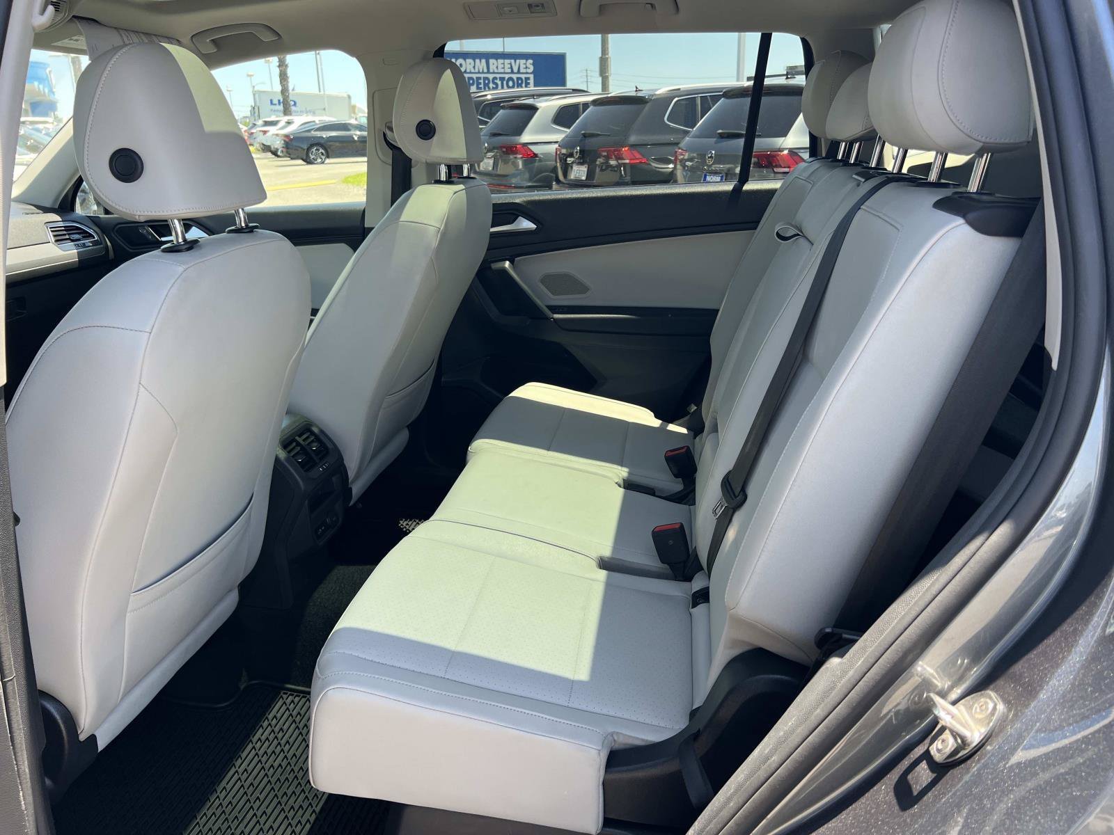 Used 2019 Platinum Gray Metallic Volkswagen SE image 21
