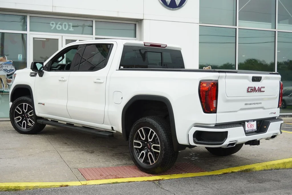 Used 2025 White GMC AT4 image 15