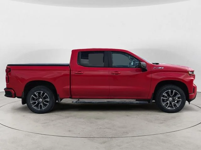Used 2019 Red Chevrolet RST image 4