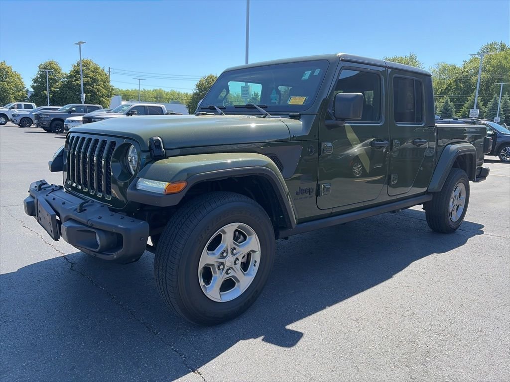 Used 2021 Green Jeep Sport image 5
