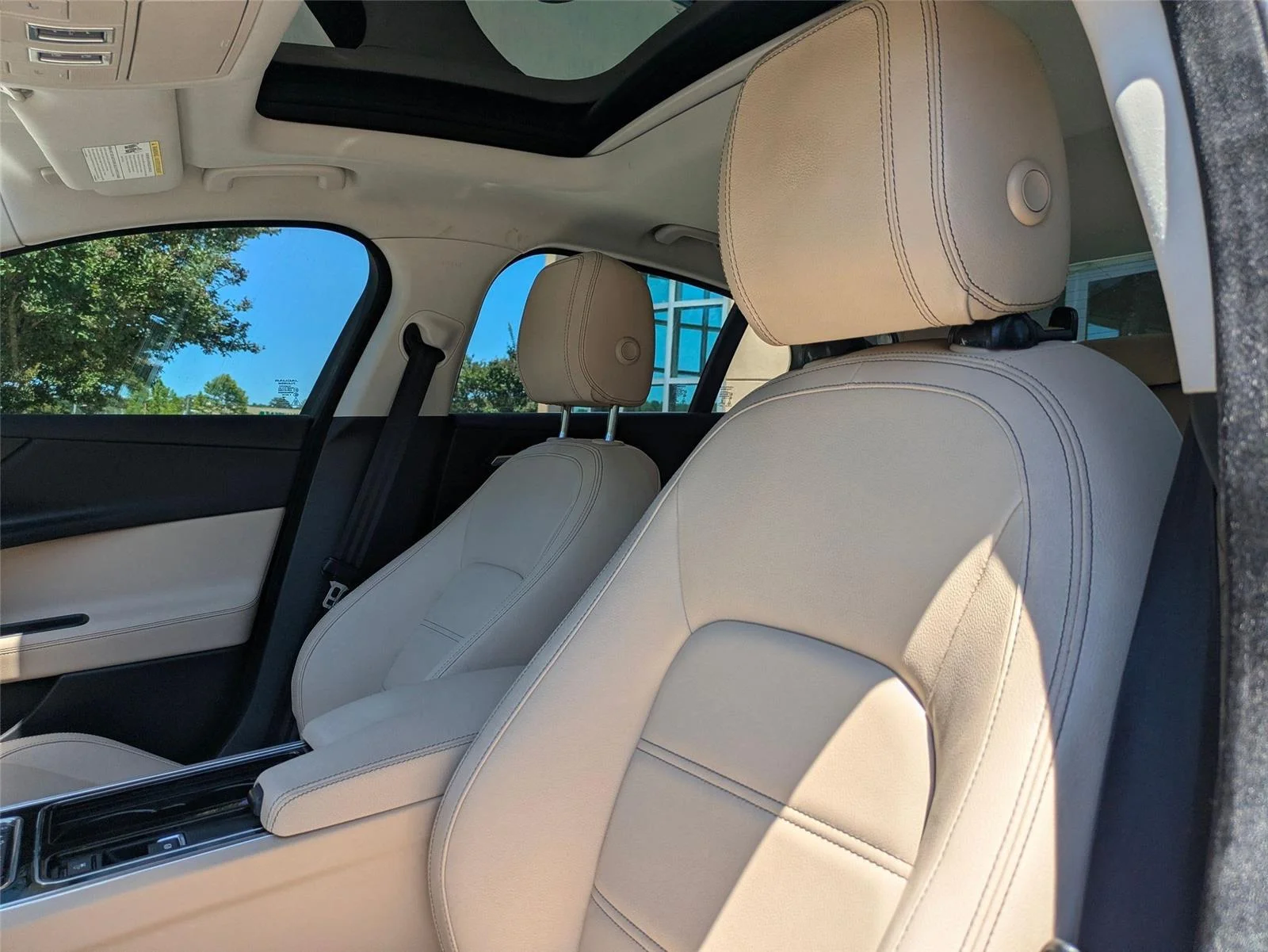 Used 2019 Narvik Black Jaguar 25t Prestige image 29