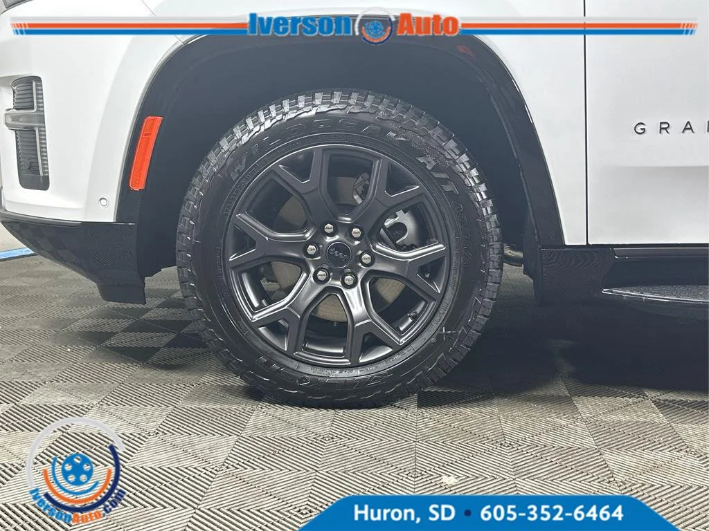 New 2026 Bright White Clearcoat Jeep Upland image 7