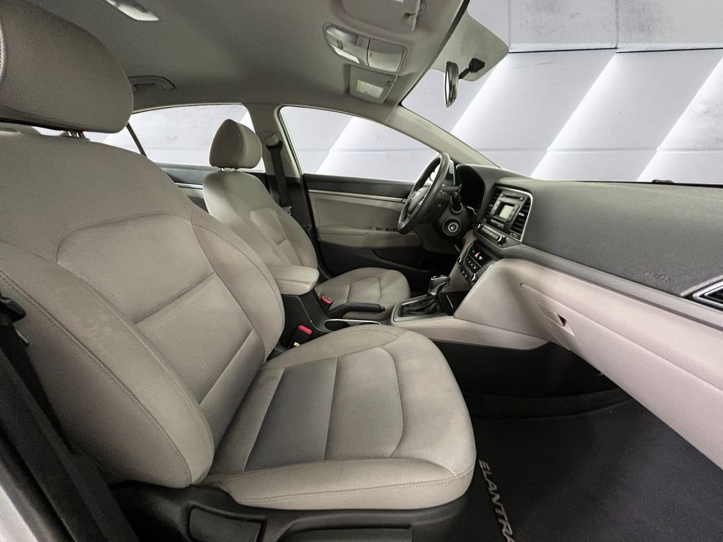 Used 2017 Silver Hyundai SE image 13