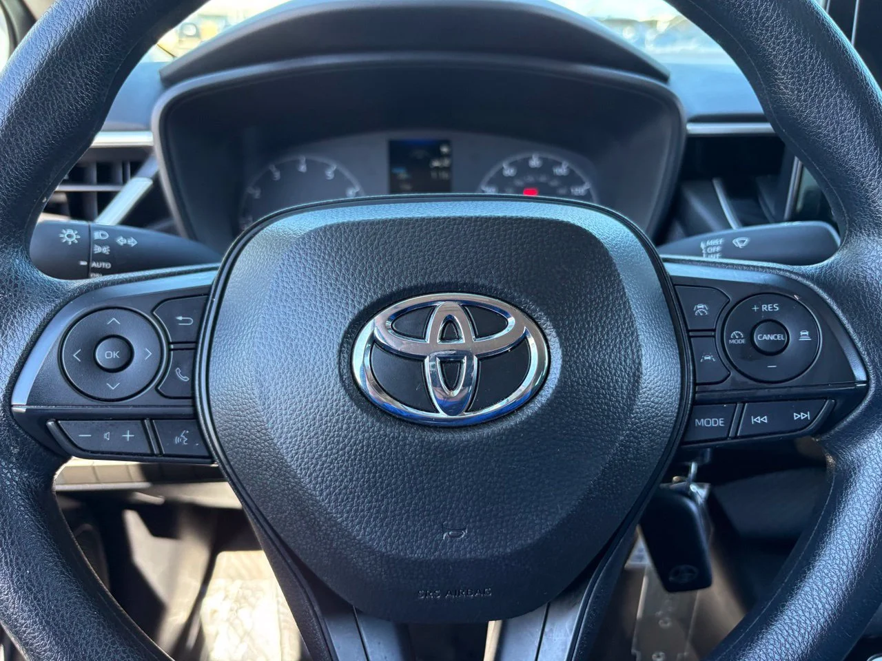 Used 2024 Ice Cap Toyota LE image 29