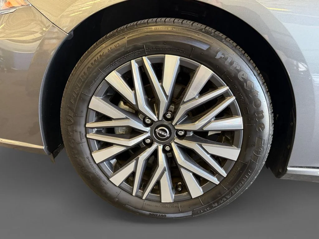Used 2023 Gray Nissan 2.5 SV image 16