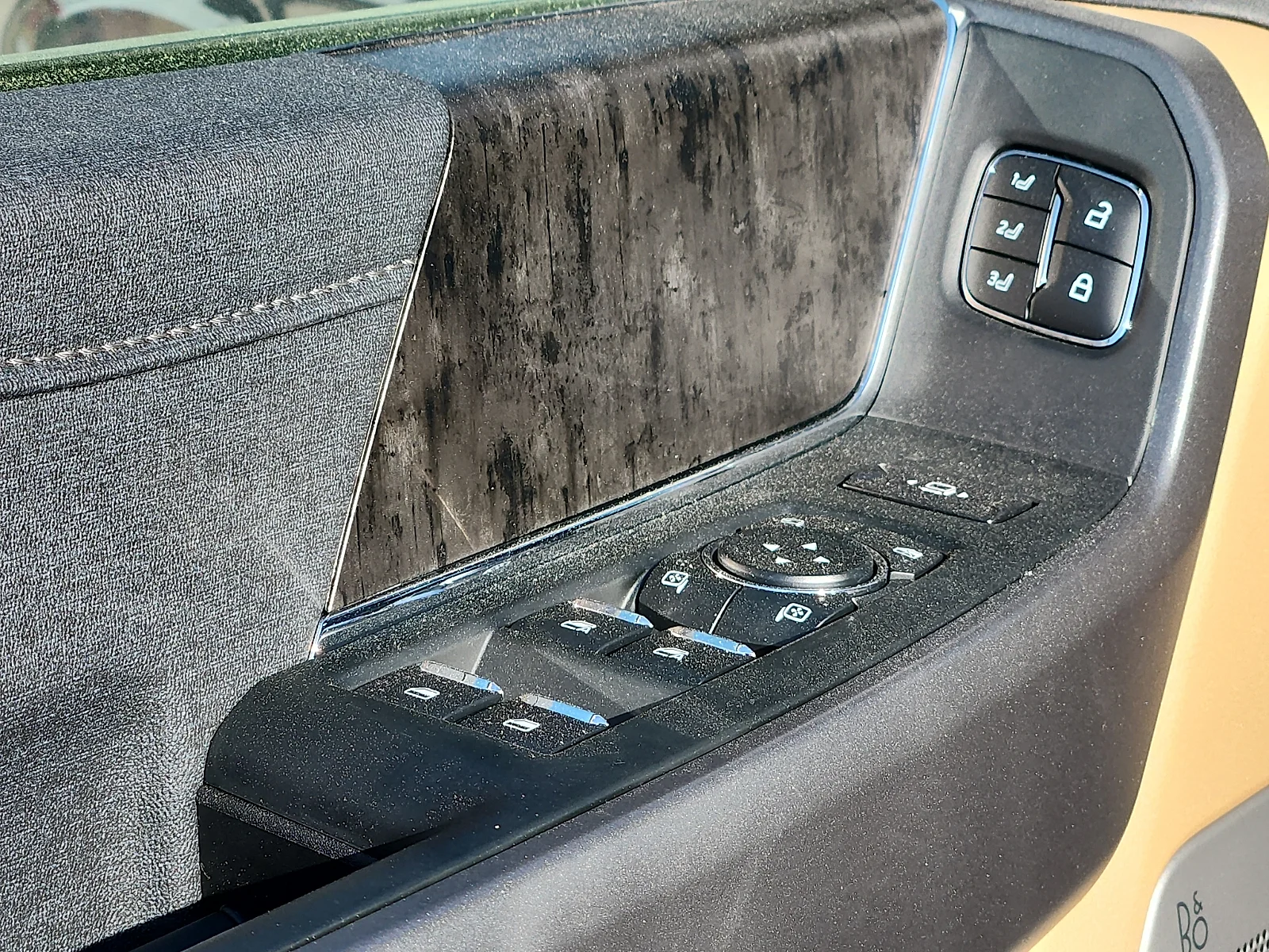 New 2026 Carbonized Gray Metallic Ford Lariat image 15
