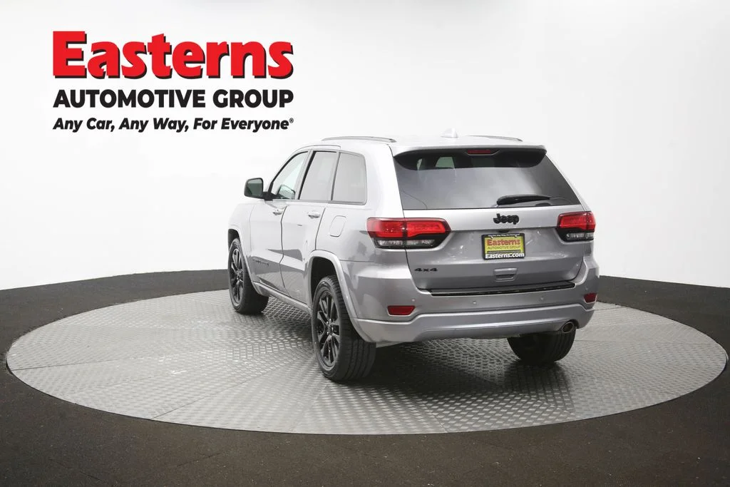 Used 2017 Silver Jeep Altitude image 65