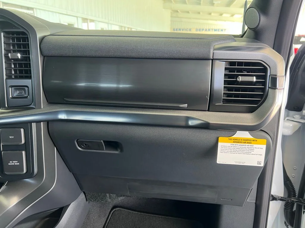 New 2025 Oxford White Ford Lariat® image 24