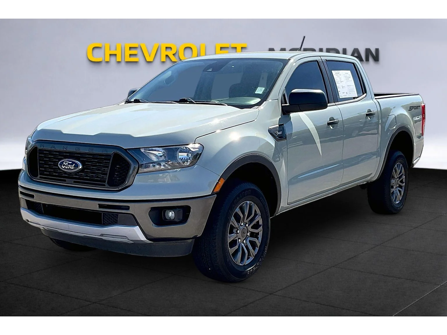 Used 2021  Ford XL image 9