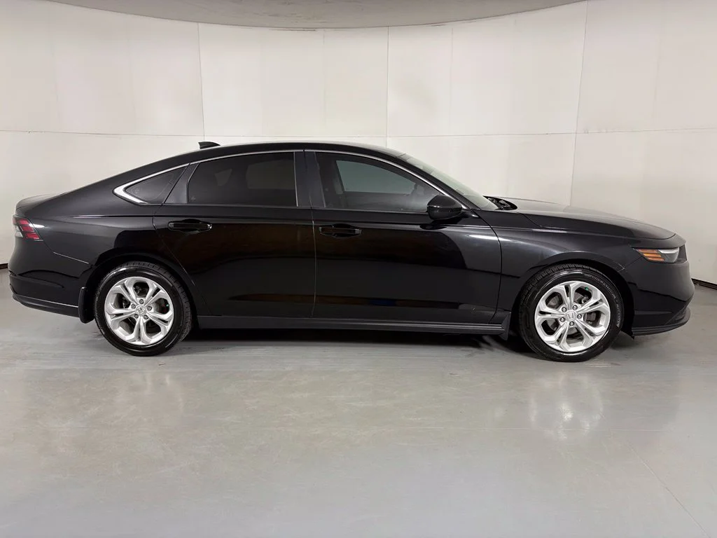 Used 2023 Black Honda LX image 9