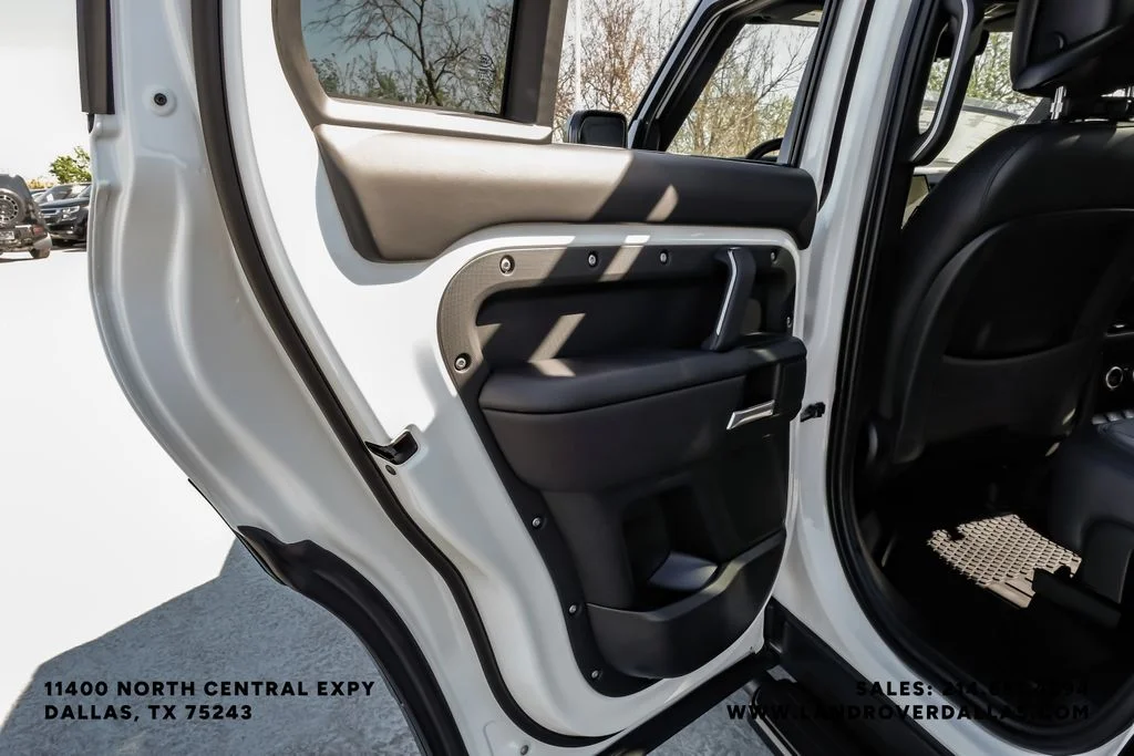 New 2026 Fuji White Land Rover X-Dynamic SE image 43