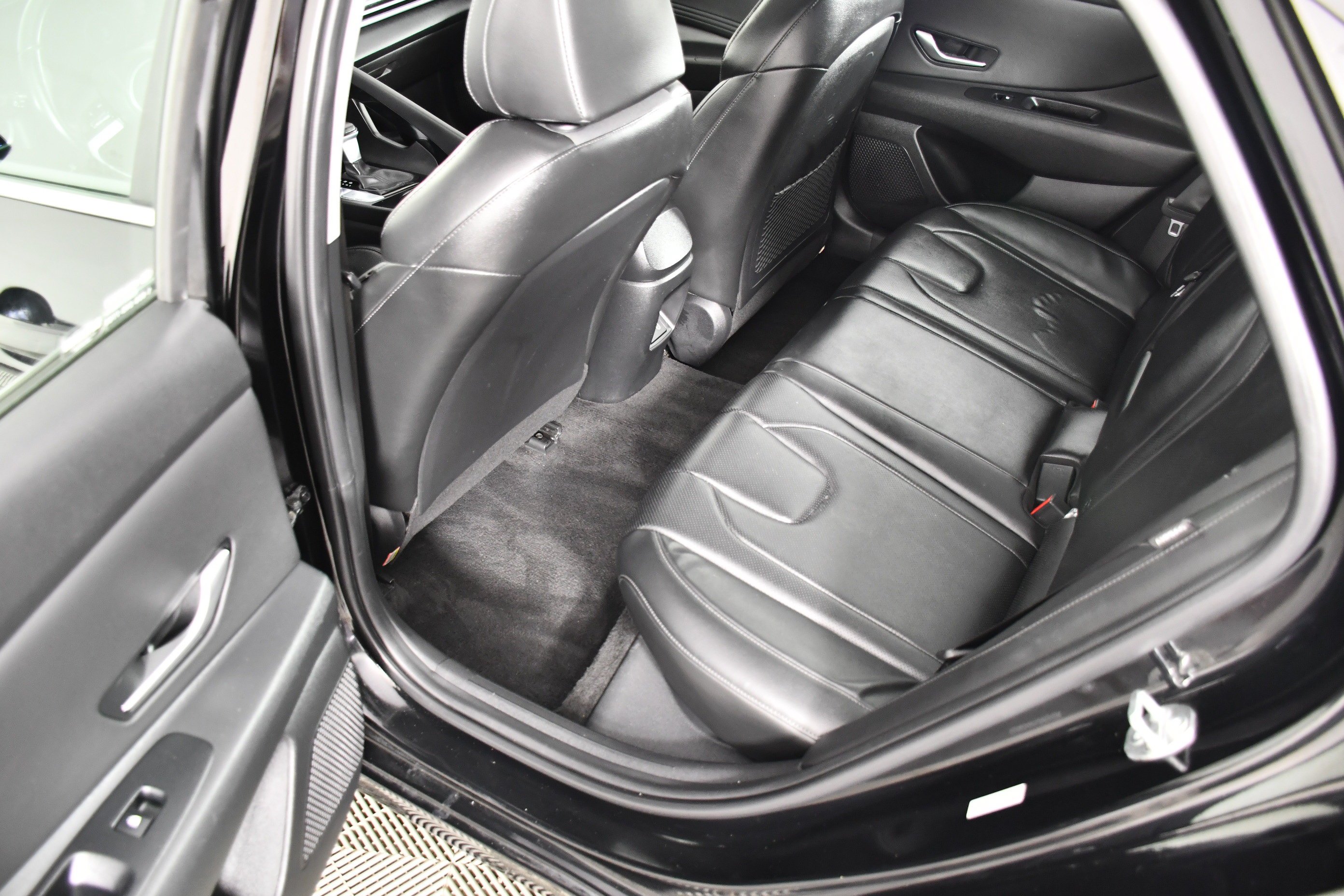 Used 2025 Abyss Black Hyundai Limited image 29