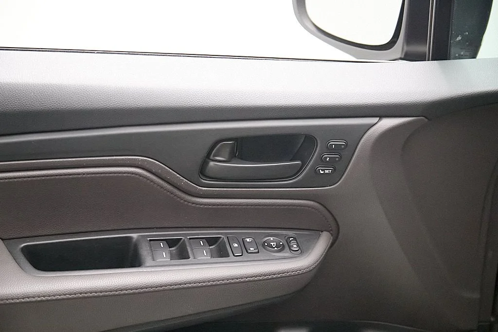 Used 2018 Gray Honda EX-L image 13