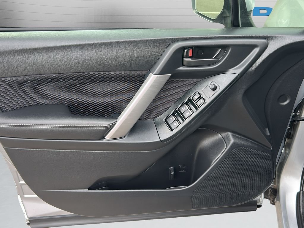 Used 2018 Silver Subaru 2.5i Premium image 9