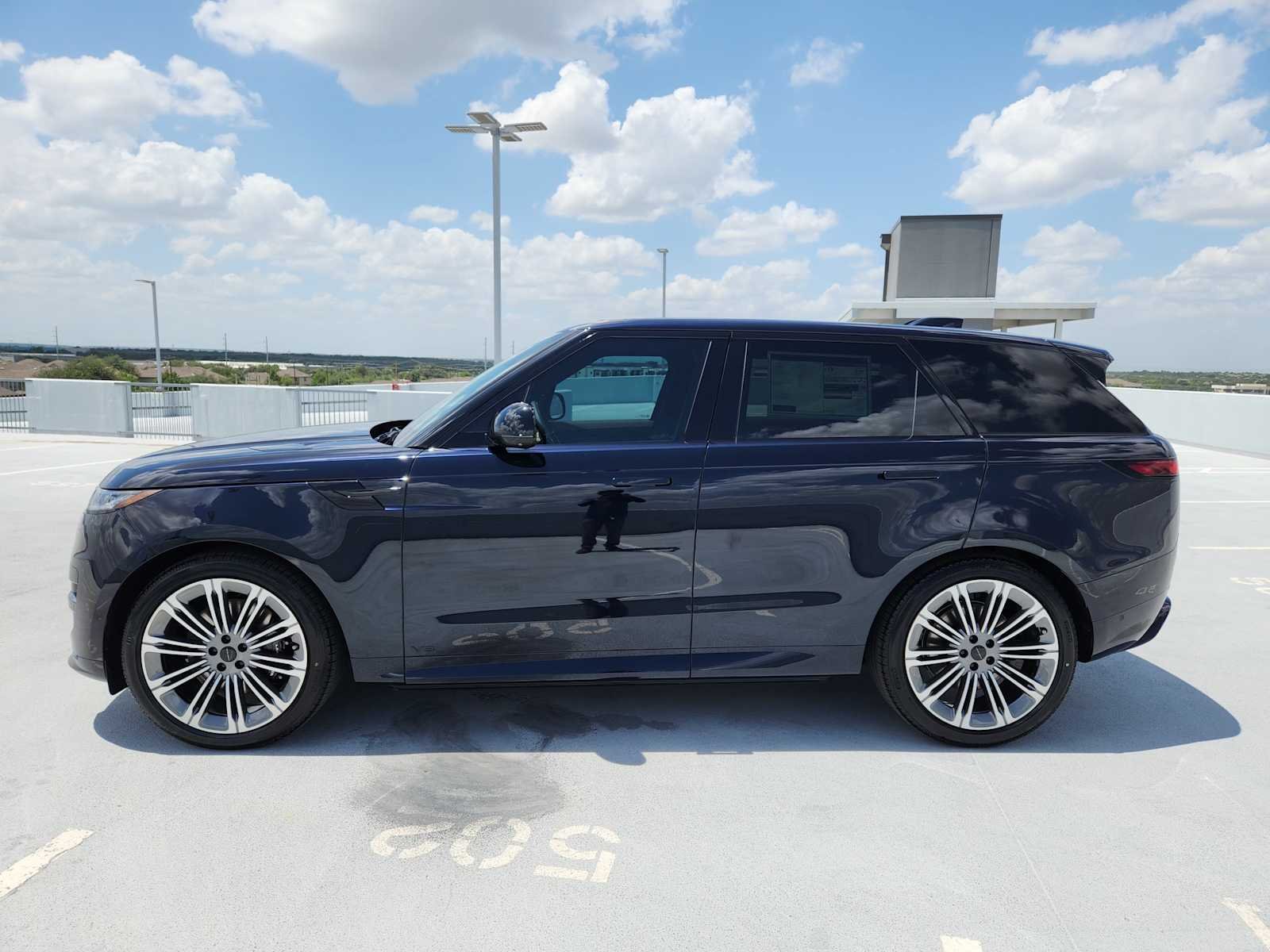 New 2026 Constellation Blue Ultra Metallic Gloss LAND ROVER Dynamic SE image 4