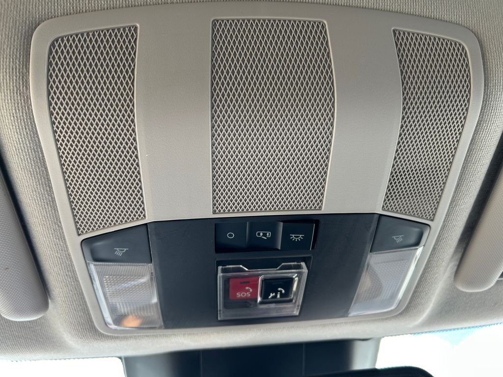 Used 2024 Silver Mitsubishi SE image 29