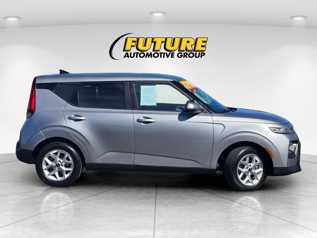 Used 2022 Gray Kia LX image 3