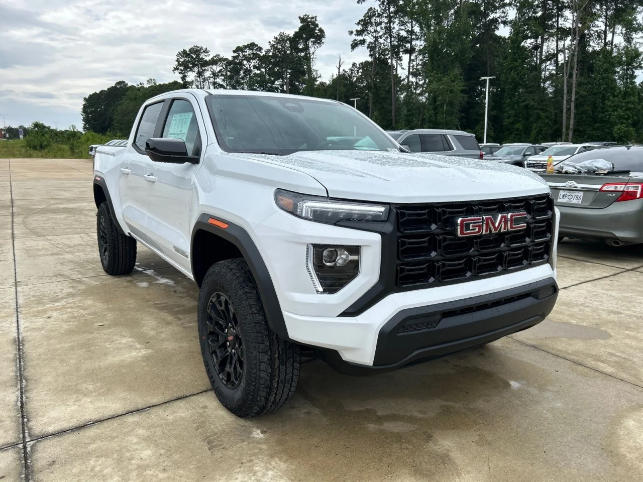 New 2026 Summit White GMC Elevation image 2