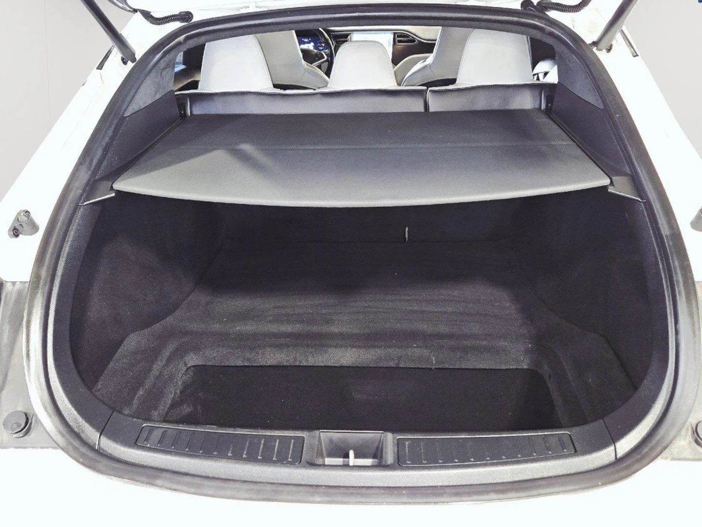 Used 2015 White Tesla P85D image 57