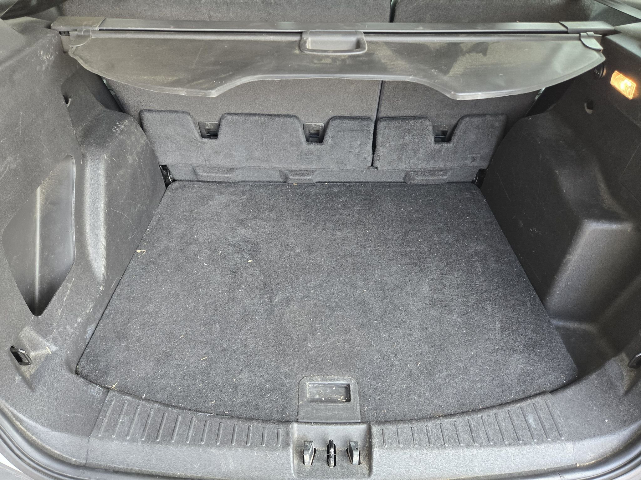 Used 2017 Oxford White Ford SE image 32