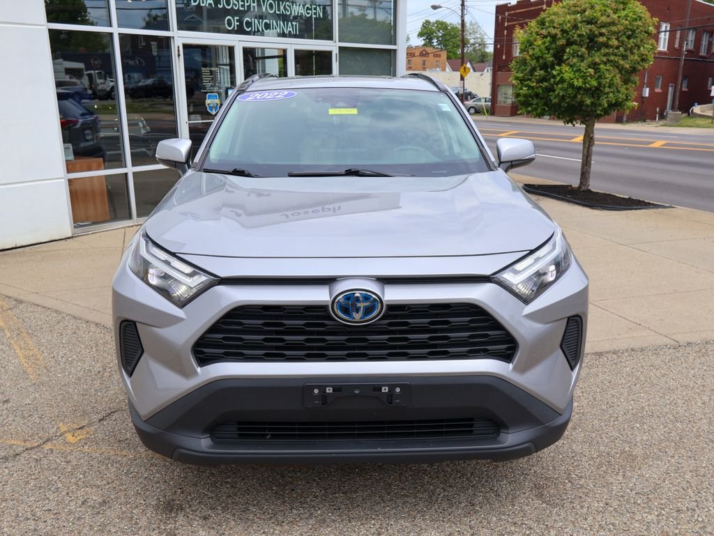 Used 2022 Silver Toyota XLE image 8