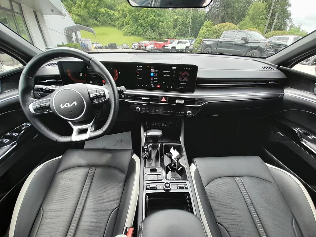 Used 2025 White Kia GT-Line image 40
