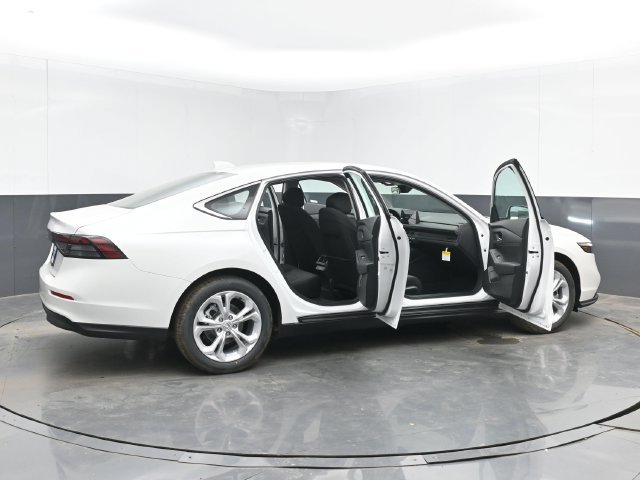 New 2026 Platinum White Pearl Honda LX image 40