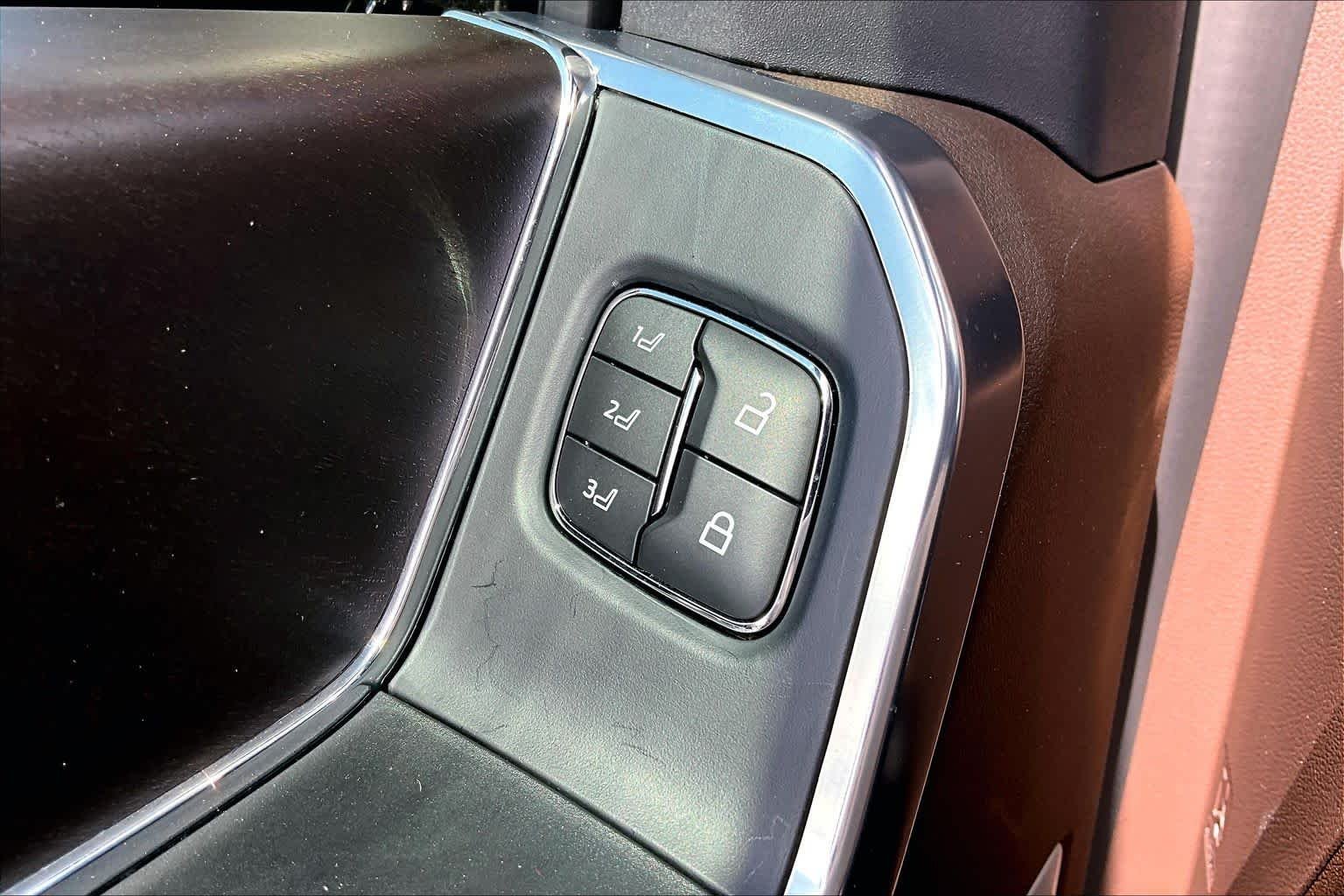 Used 2025 Star White Metallic Tri-Coat/Marsh Gray Ford King Ranch image 33