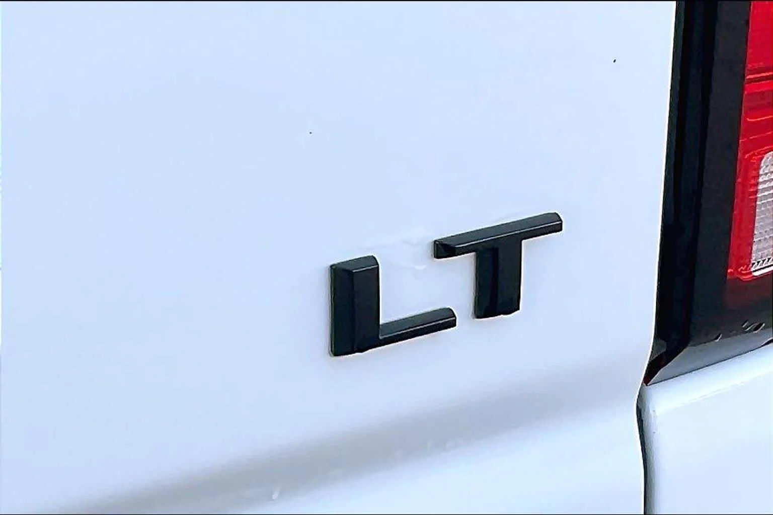 Used 2025 Summit White Chevrolet LT image 8