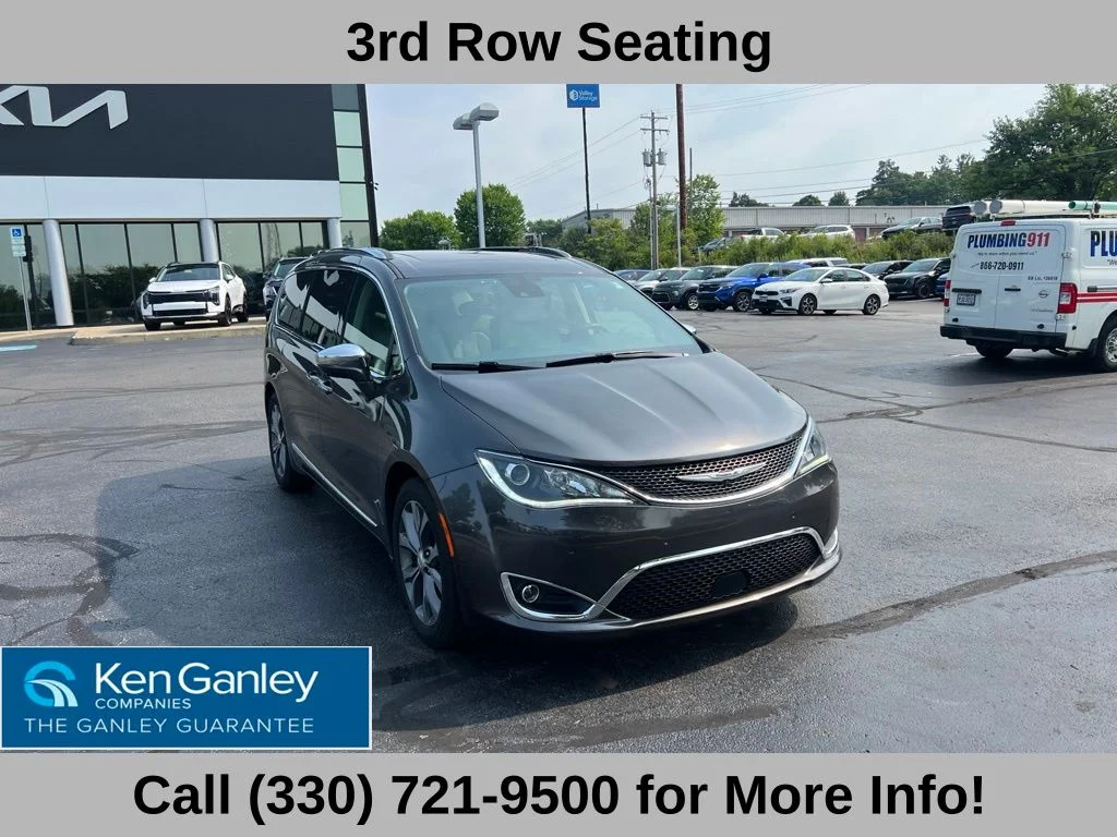 Used 2020 Gray Chrysler Limited image 3