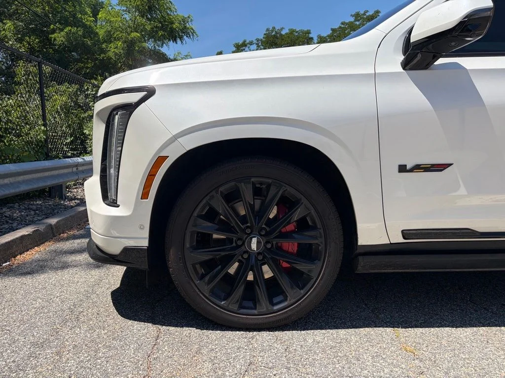 Used 2025 White Cadillac V-Series image 6