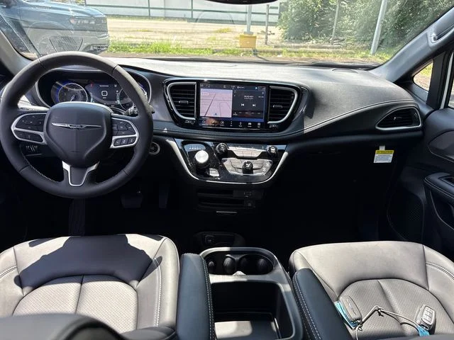 2026 Chrysler Pacifica Select - Photo 7