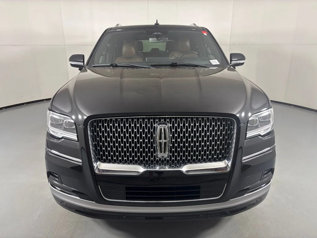 Used 2023 Black Lincoln Reserve image 3