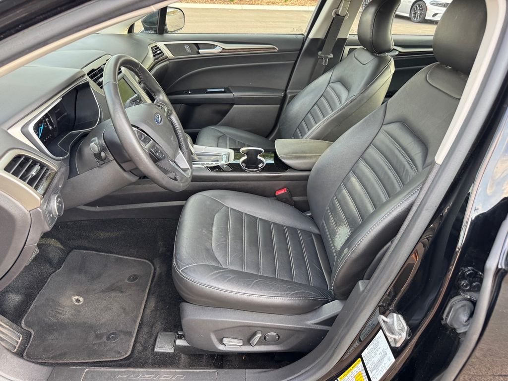 Used 2016 Black Ford SE image 5